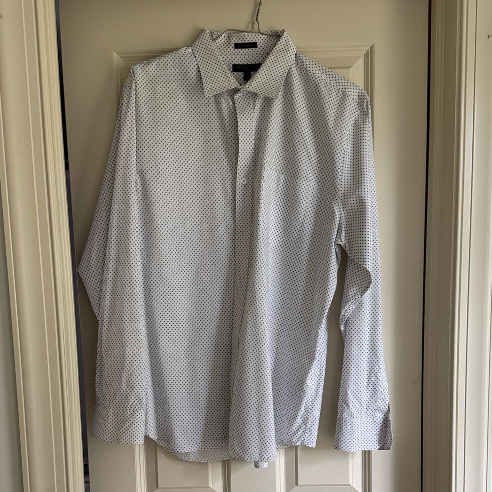Banana Republic White and Black Patterned Dress Shirt